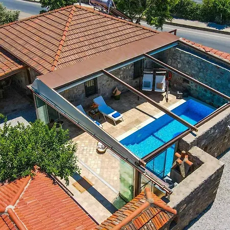 Jade Evi Hotel *